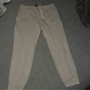 Vuori ecru performance joggers new without tags